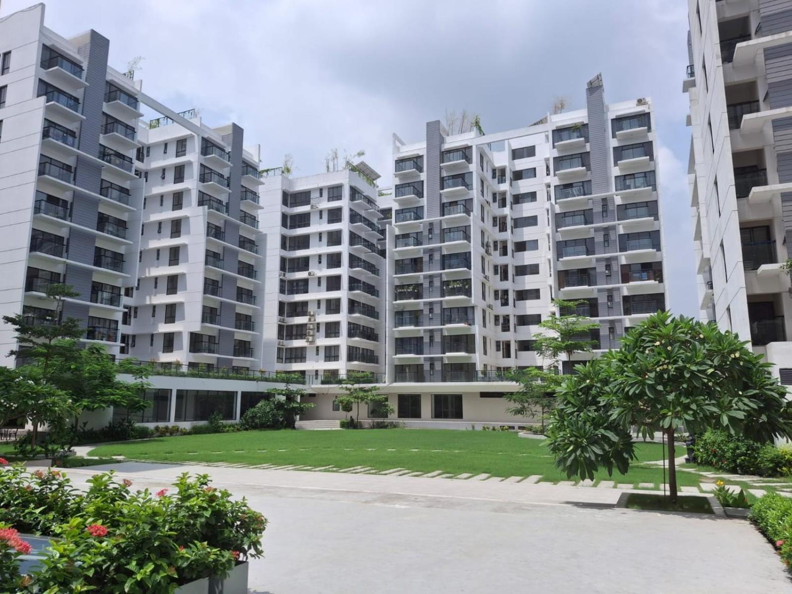 Elegant Secured Family Apartment With Open Space Dhaka Exteriör bild