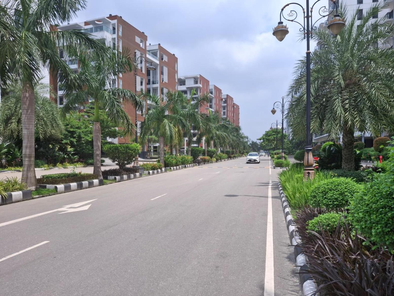 Elegant Secured Family Apartment With Open Space Dhaka Exteriör bild