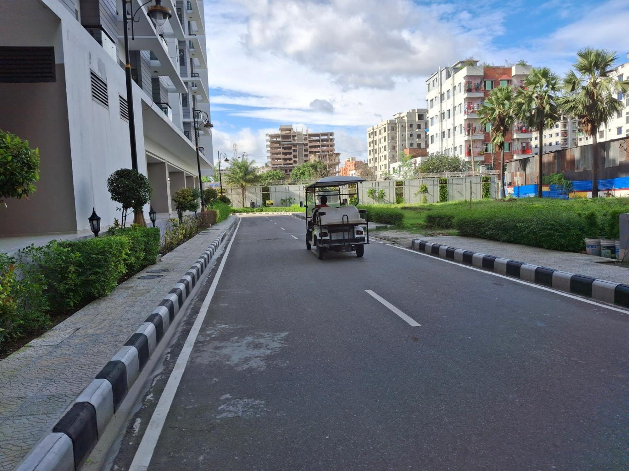 Elegant Secured Family Apartment With Open Space Dhaka Exteriör bild