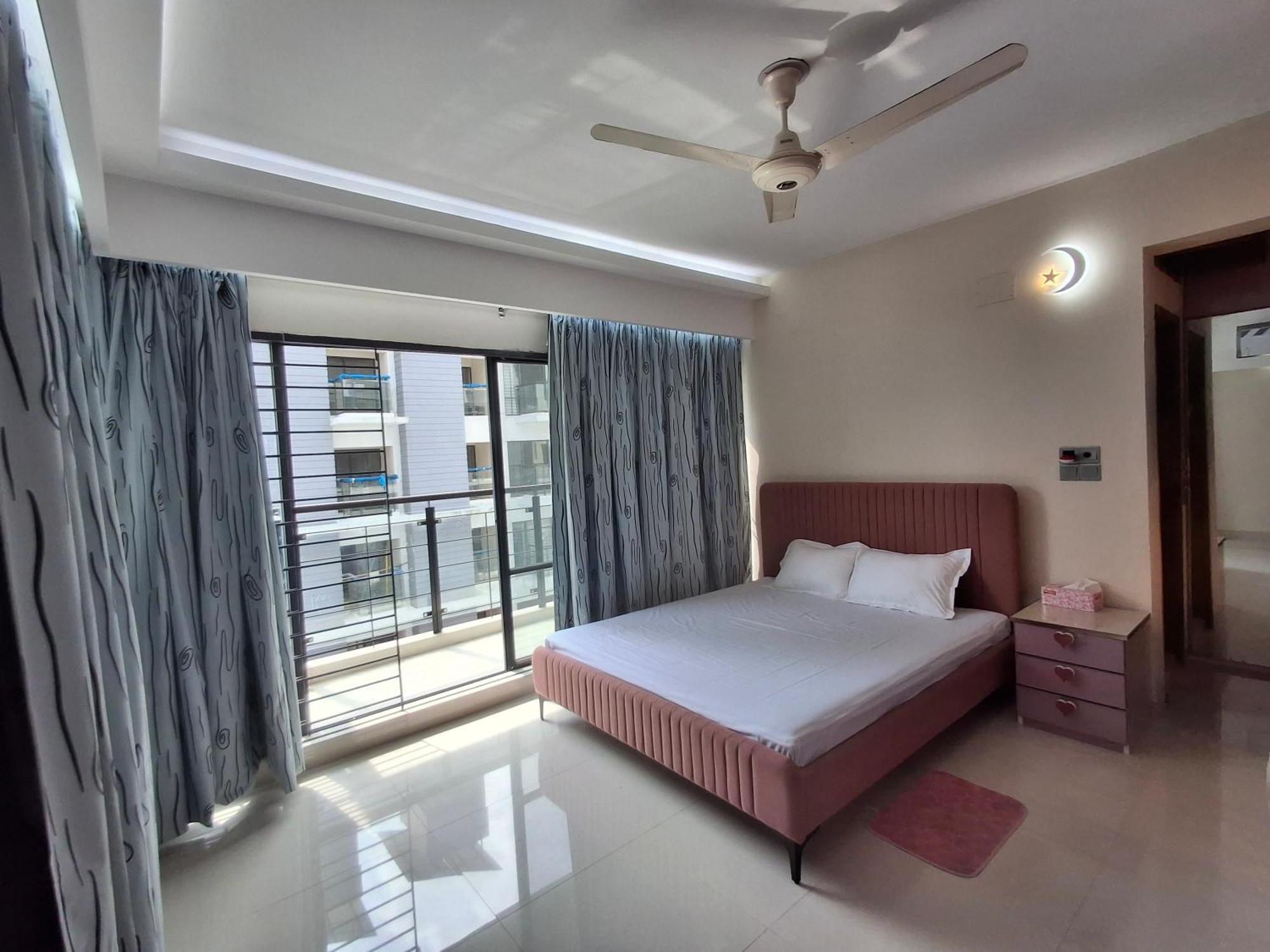 Elegant Secured Family Apartment With Open Space Dhaka Exteriör bild
