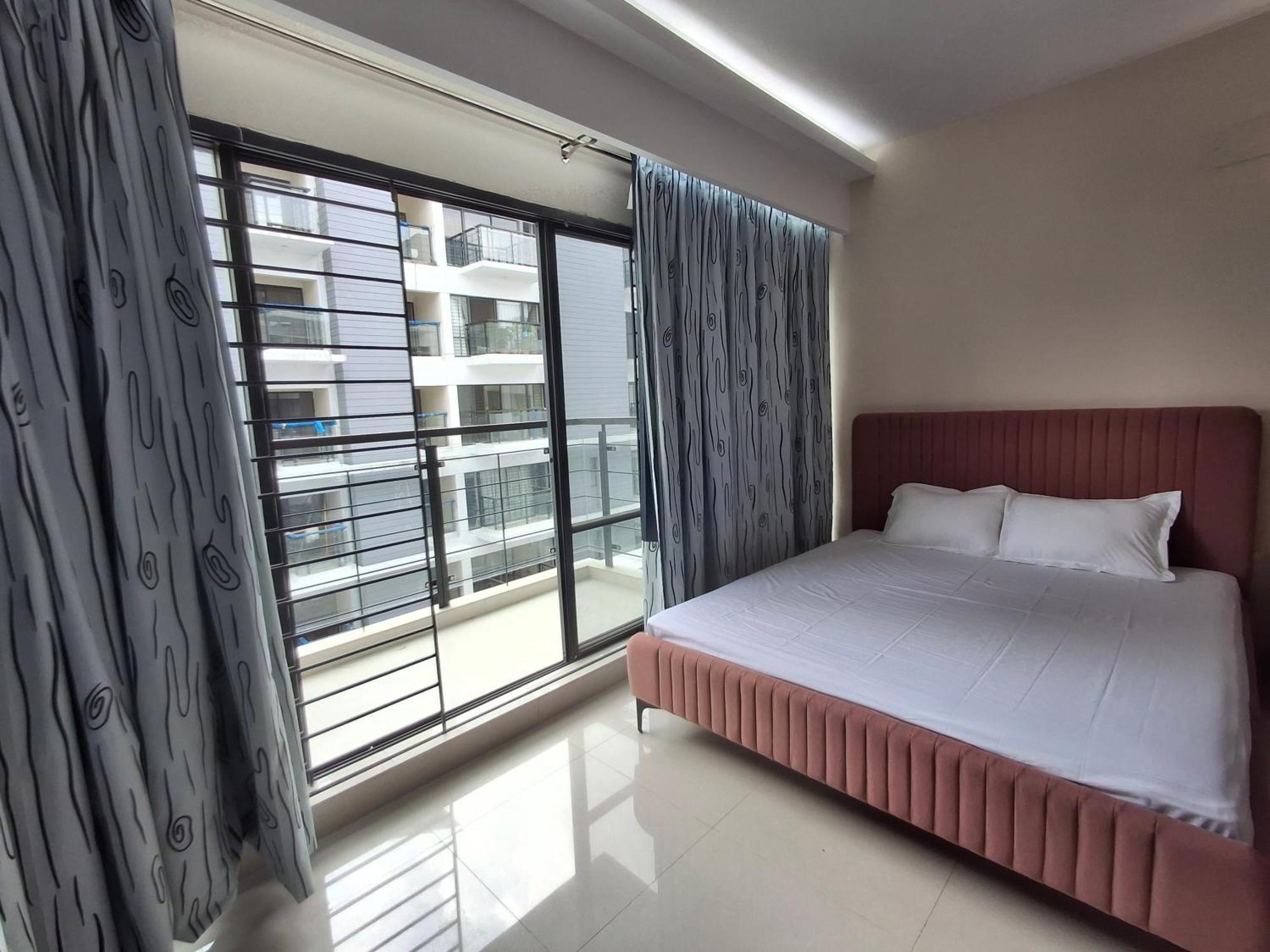 Elegant Secured Family Apartment With Open Space Dhaka Exteriör bild